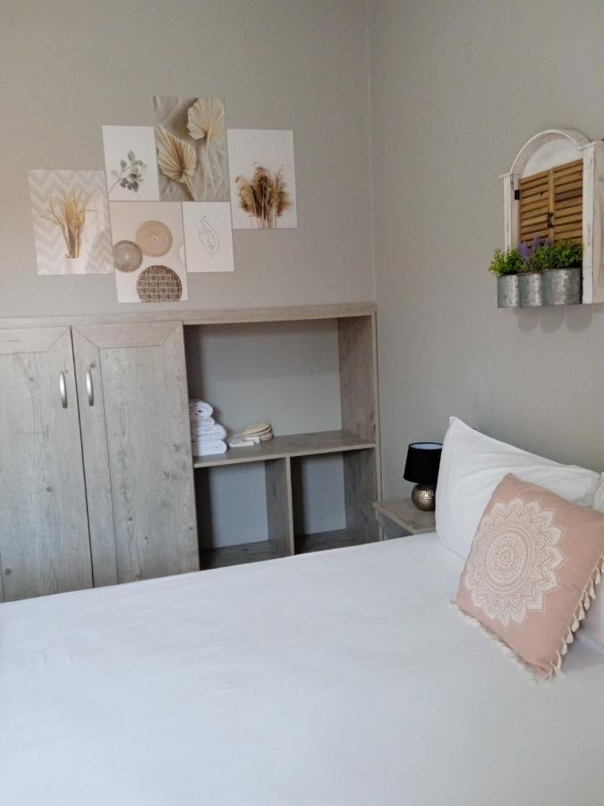 Almira - rooms to let Nea Roda Exterior foto