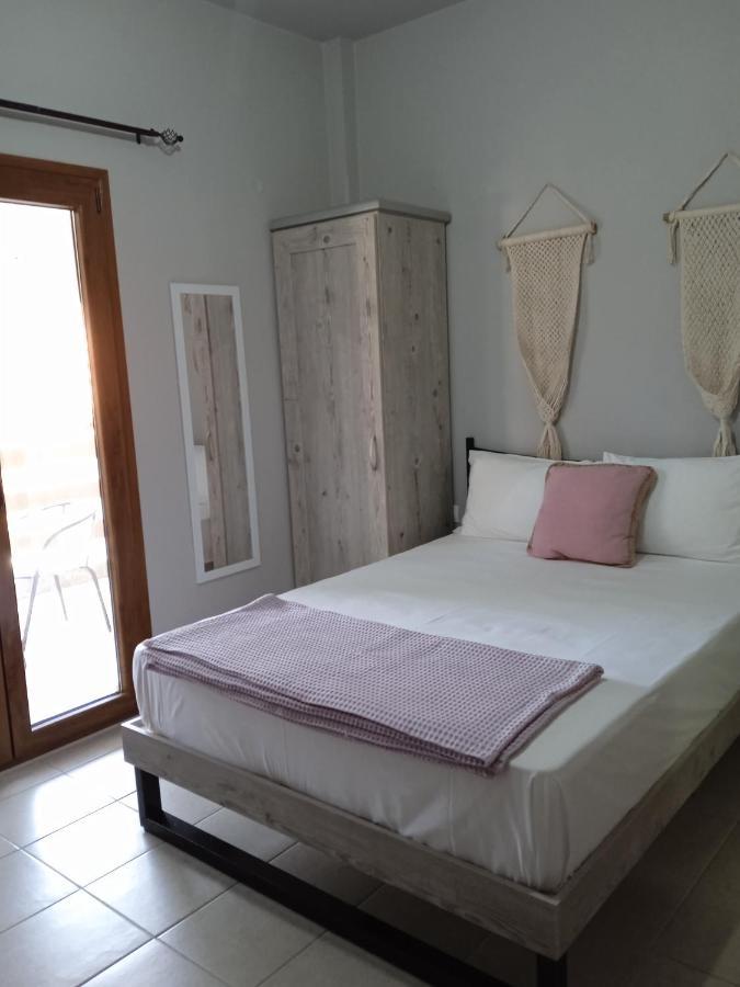 Almira - rooms to let Nea Roda Exterior foto