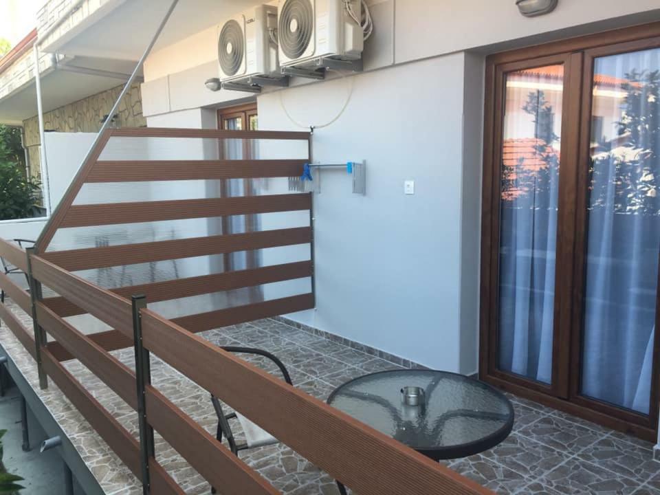 Almira - rooms to let Nea Roda Exterior foto